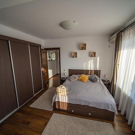 Apartament Tatu Bar&Grill 오토페니 외부 사진