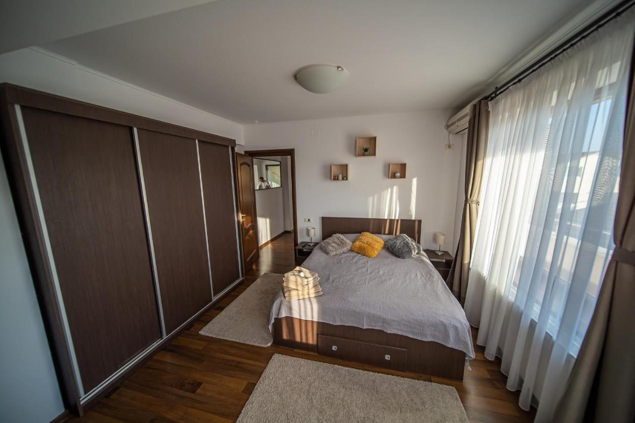 Apartament Tatu Bar&Grill 오토페니 외부 사진